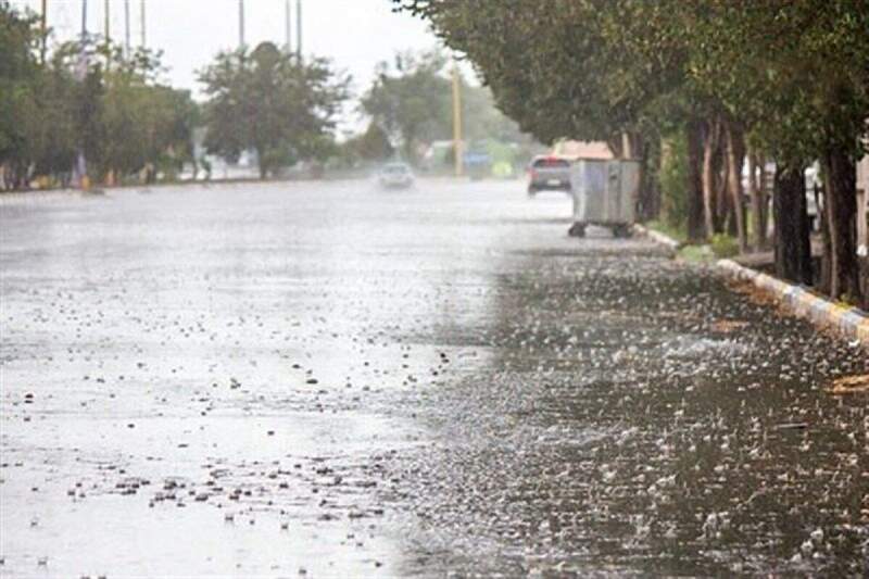 رگبار و تندر آسمان قم را فرا می‌گیرد